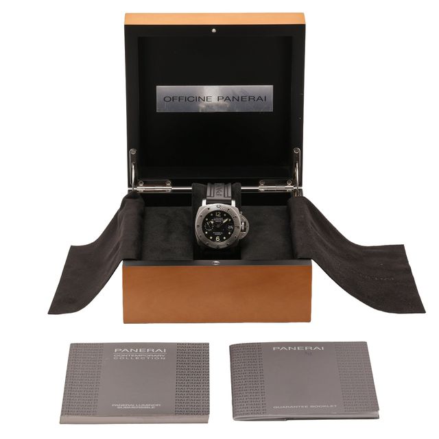 Panerai Luminor Submersible PAM00243 Image 7